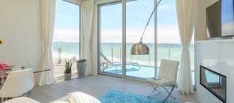 Luxury Beachfront Penthouse near SF (4)