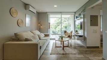 Deluxe Apartment | Living room | Flat-screen TV, Netflix
