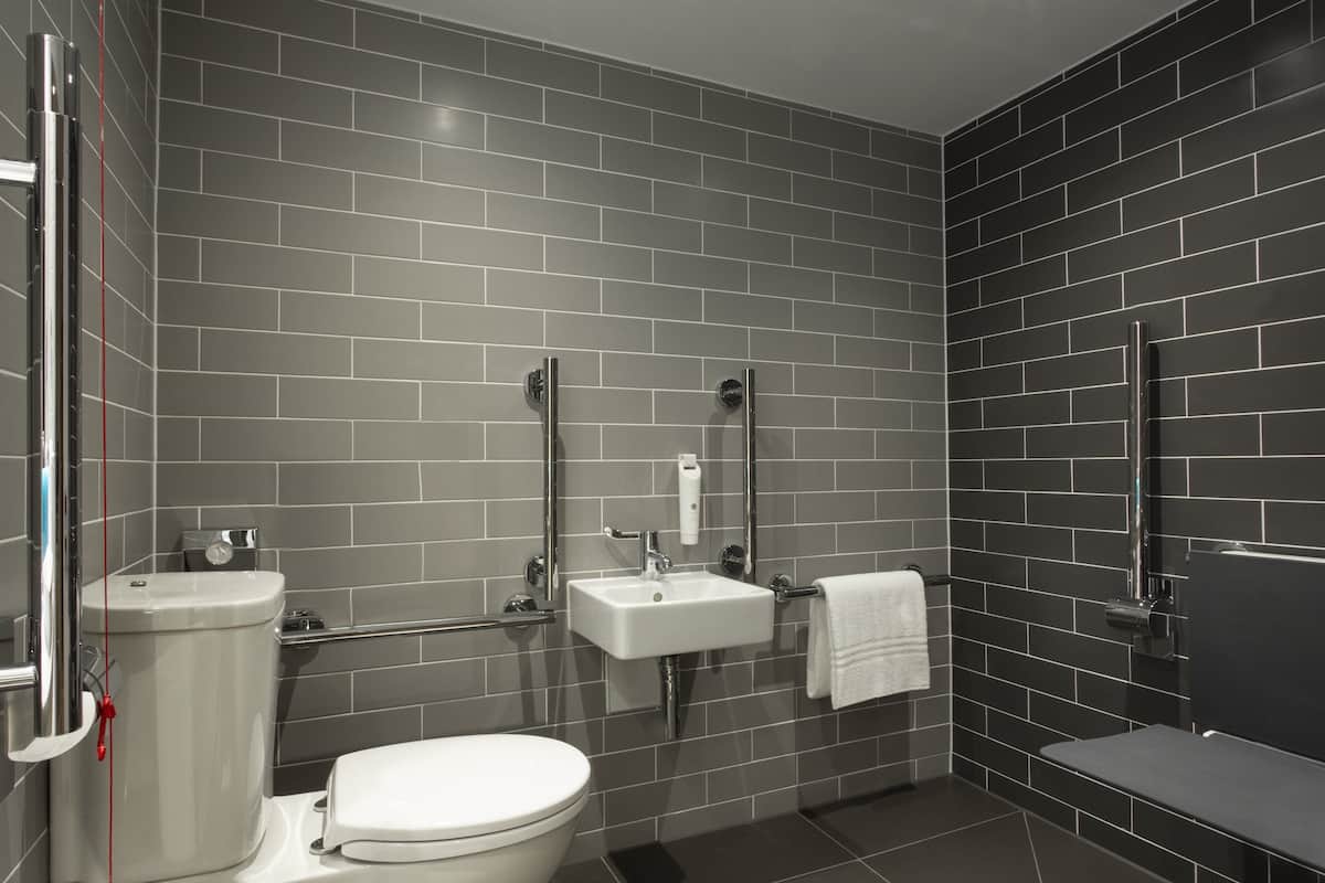 standard room, 1 double bed, accessible | 1 bedroom, hypo-allergenic bedding, blackout curtains