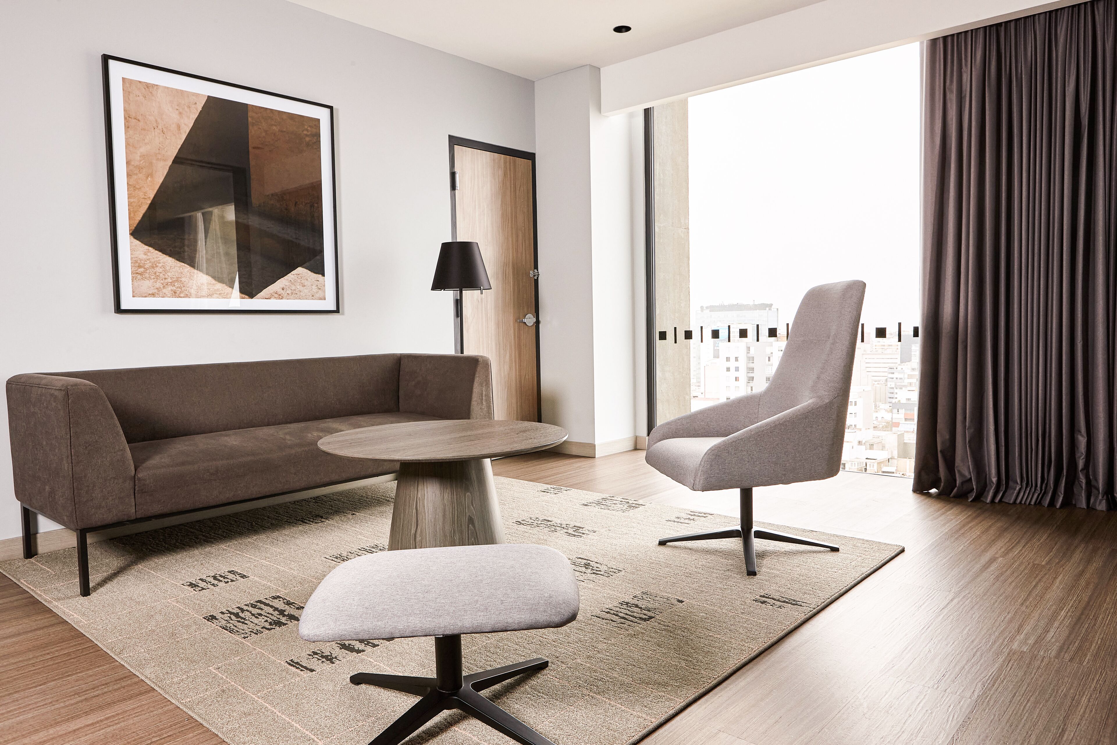 suite, 1 king bed | 1 bedroom, minibar, in-room safe, desk