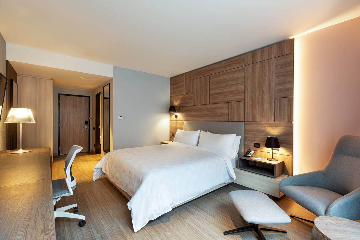 1 bedroom, minibar, in-room safe, desk