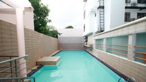 Rooftop pool - Capital O 252 Ceylon City Hotel (Mount Lavinia)