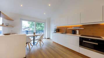 Apartment, 2 Bedrooms | Private kitchen | Fridge, microwave, oven, stovetop