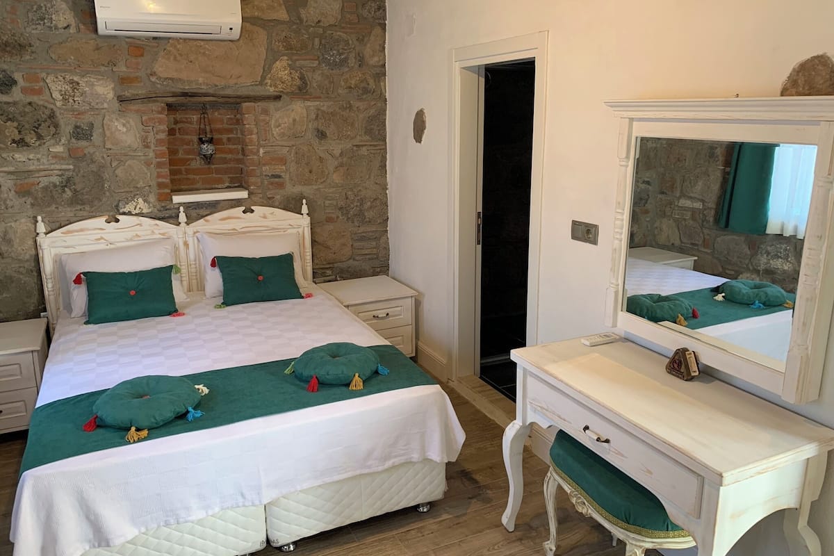 Standard Room (Zeytin) | Desk, blackout drapes, iron/ironing board, rollaway beds