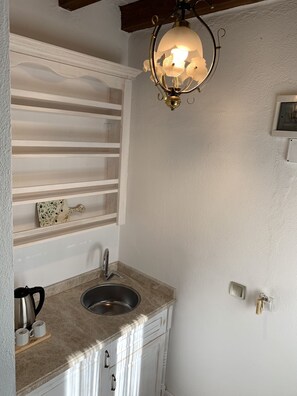 Fridge, electric kettle - Ada Han Butik Otel (Urla)