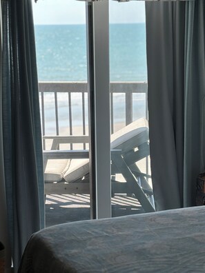 2 bedrooms, desk, iron/ironing board, travel cot - Oceanfront condo w/direct beach access & 180 degree views from your private deck (Garden City Beach)