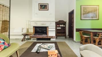 Classic Loft | Living area | Flat-screen TV