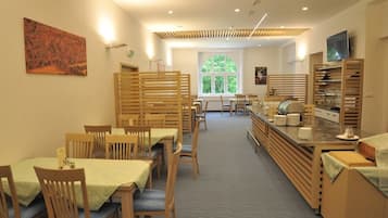 Free daily buffet breakfast