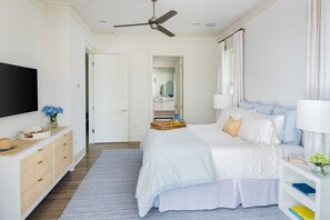3 habitaciones, tabla de planchar con plancha, wifi y ropa de cama