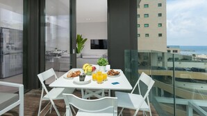 Ảnh chưa phân loại, 2 trong số 10 ảnh, nút