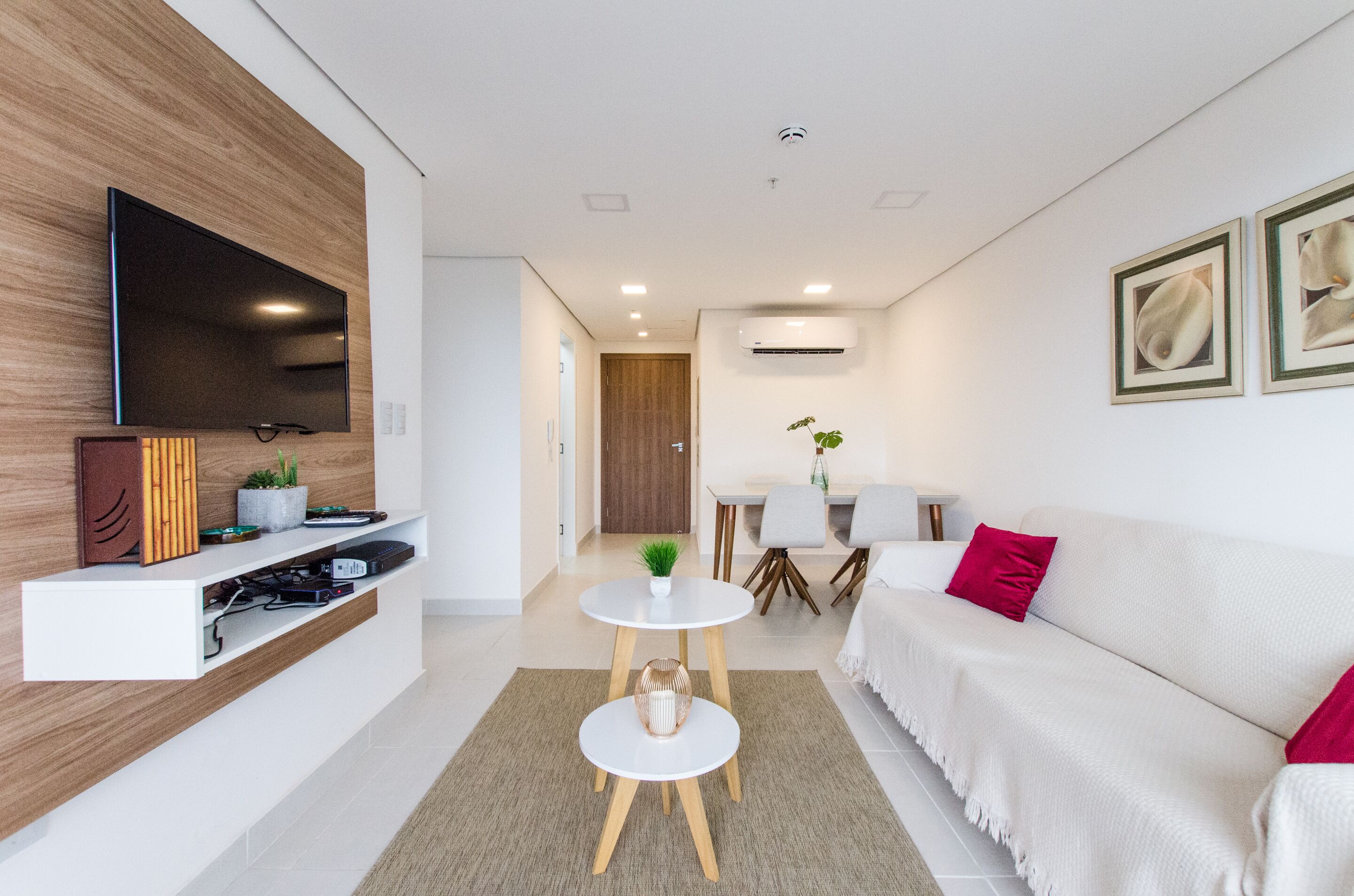 City-Apartment | Wohnzimmer | 35-Zoll-Flachbildfernseher mit Kabelempfang, Fernseher