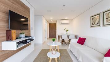 City-Apartment | Wohnzimmer | 35-Zoll-Flachbildfernseher mit Kabelempfang, Fernseher