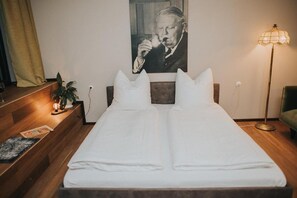 1 chambre, décoration personnalisée, ameublement personnalisé, bureau