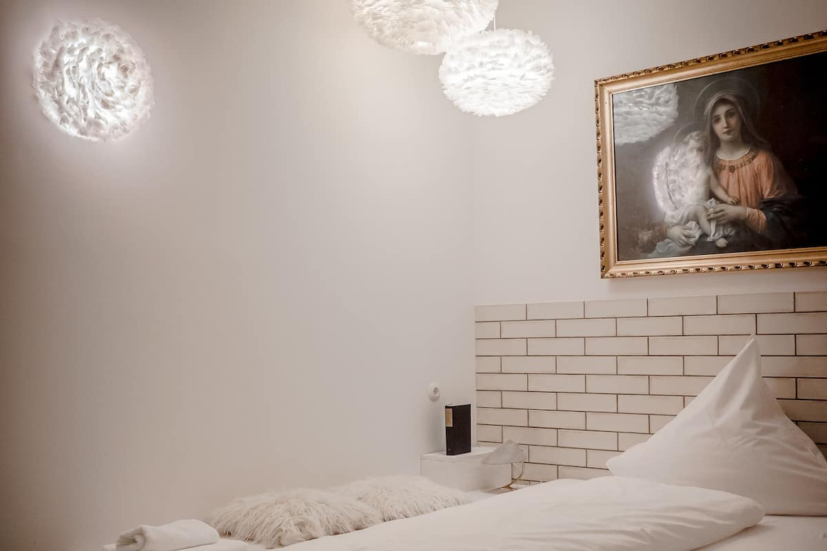 Habitación doble, baño compartido (Himmelreich) | Escritorio, wifi gratis, decoración personalizada y muebles diferentes