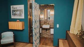 Doppelzimmer (Kanzleramt) | Badezimmer | Haartrockner, Handtücher
