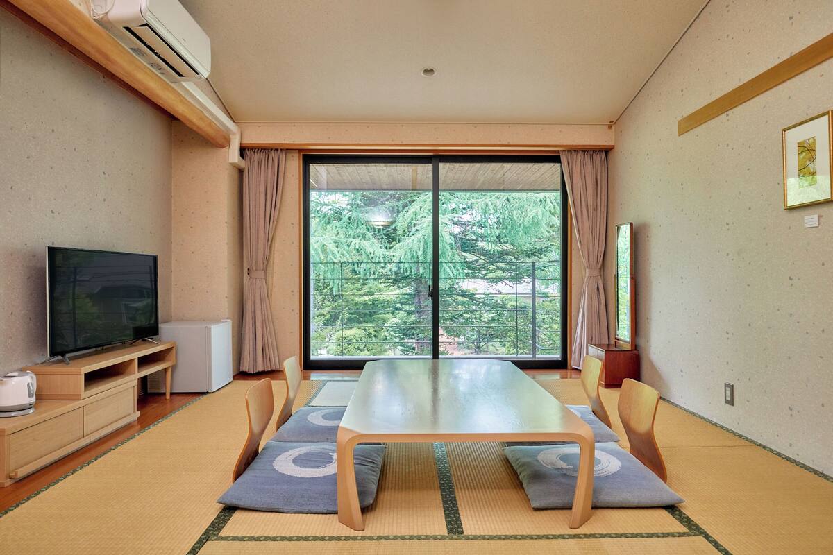 Chambre Familiale (Japanese Style, 5 People) | Bureau, fer et planche à repasser, Wi-Fi gratuit, draps fournis