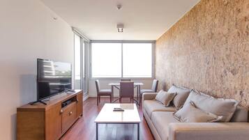 Căn hộ tiện nghi đơn giản | Phòng khách | TV màn hình phẳng