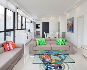 Apartamento conforto | Área de estar | TV de plasma
