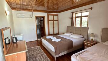 Standard Room | 10 bedrooms, individually decorated, individually furnished, desk