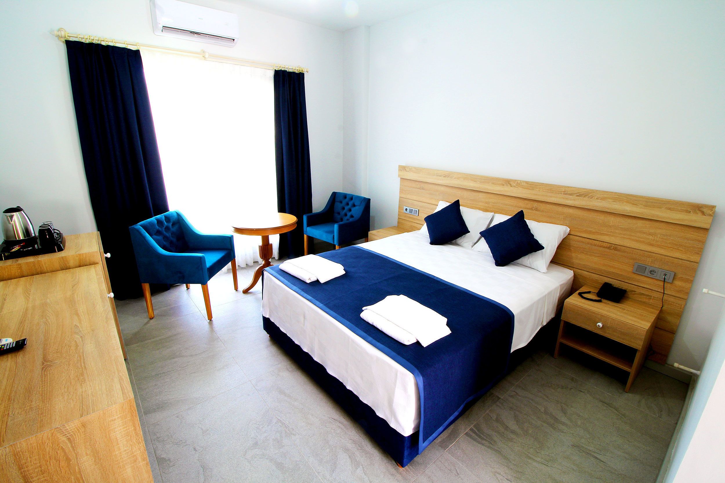 Standard Double Room | In-room safe, desk, laptop workspace, blackout curtains