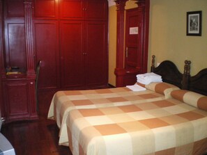 Chambre Double, salle de bains privée