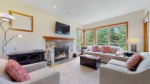 Téléviseur, foyer, bureau