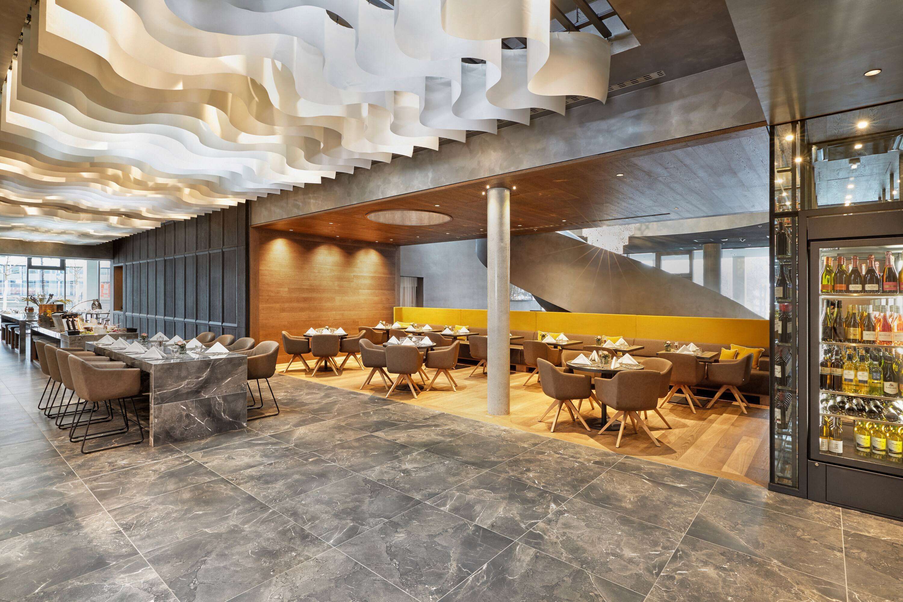 breakfast, lunch, dinner served; international cuisine