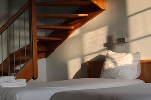 Dúplex (4 bed) | Caja de seguridad en la habitación y escritorio 