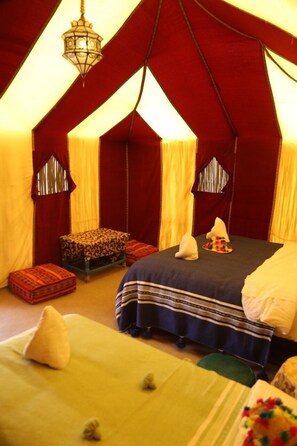 Family Tent, 2 Double Beds - Erg Sebti Bivouac Merzouga (Taouz)