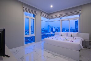 Deluxe Apartment | Down duvets, memory-foam beds, in-room safe, desk - SSB Residence (Phnom Penh)