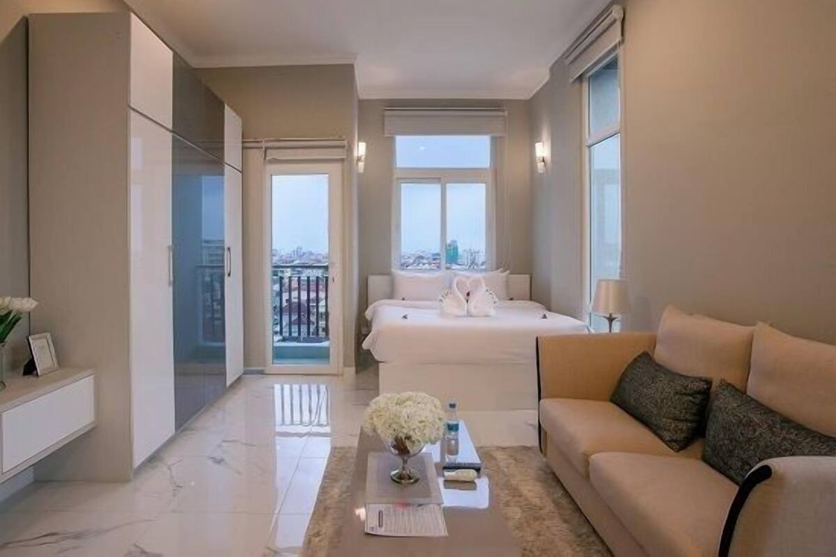 Down duvets, memory-foam beds, in-room safe, desk