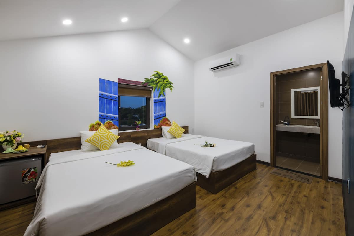 Family Room, City View