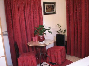 Comfort Triple Room | Living area