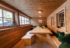 Ferienhaus | Essbereich im Zimmer