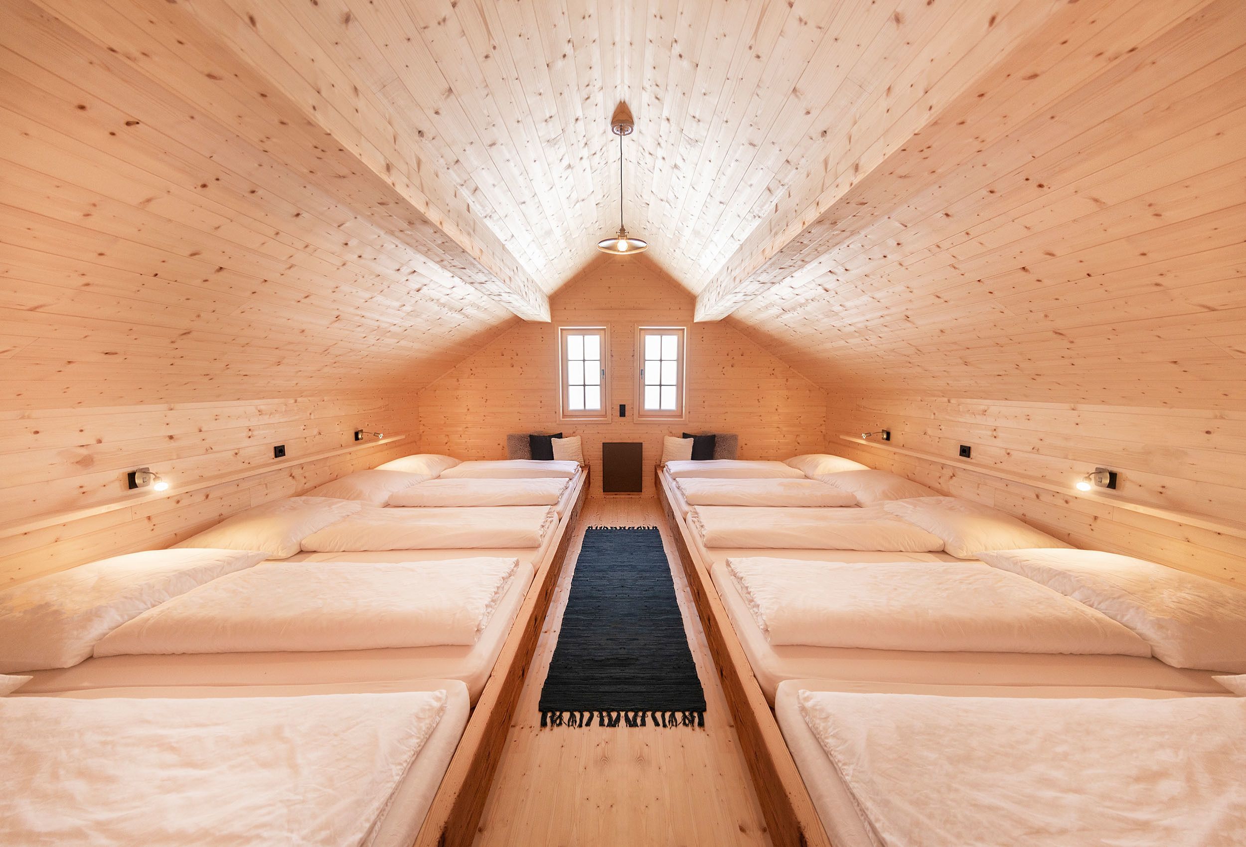 4 bedrooms, free WiFi, bed sheets