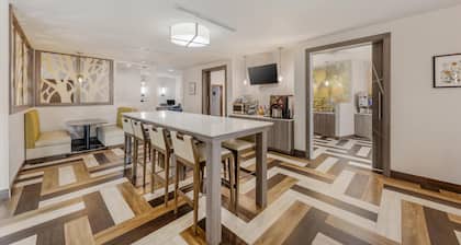 Best Western Green Oaks Inn & Suites