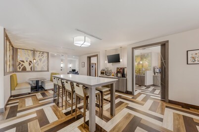 Best Western Green Oaks Inn & Suites