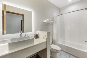 Standard Room, 1 King Bed, Non Smoking, Refrigerator & Microwave | Bathroom | Combined shower/bathtub, free toiletries, hair dryer, towels