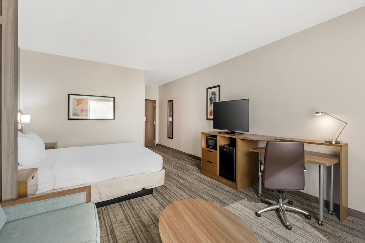 1 bedroom, desk, laptop workspace, blackout curtains