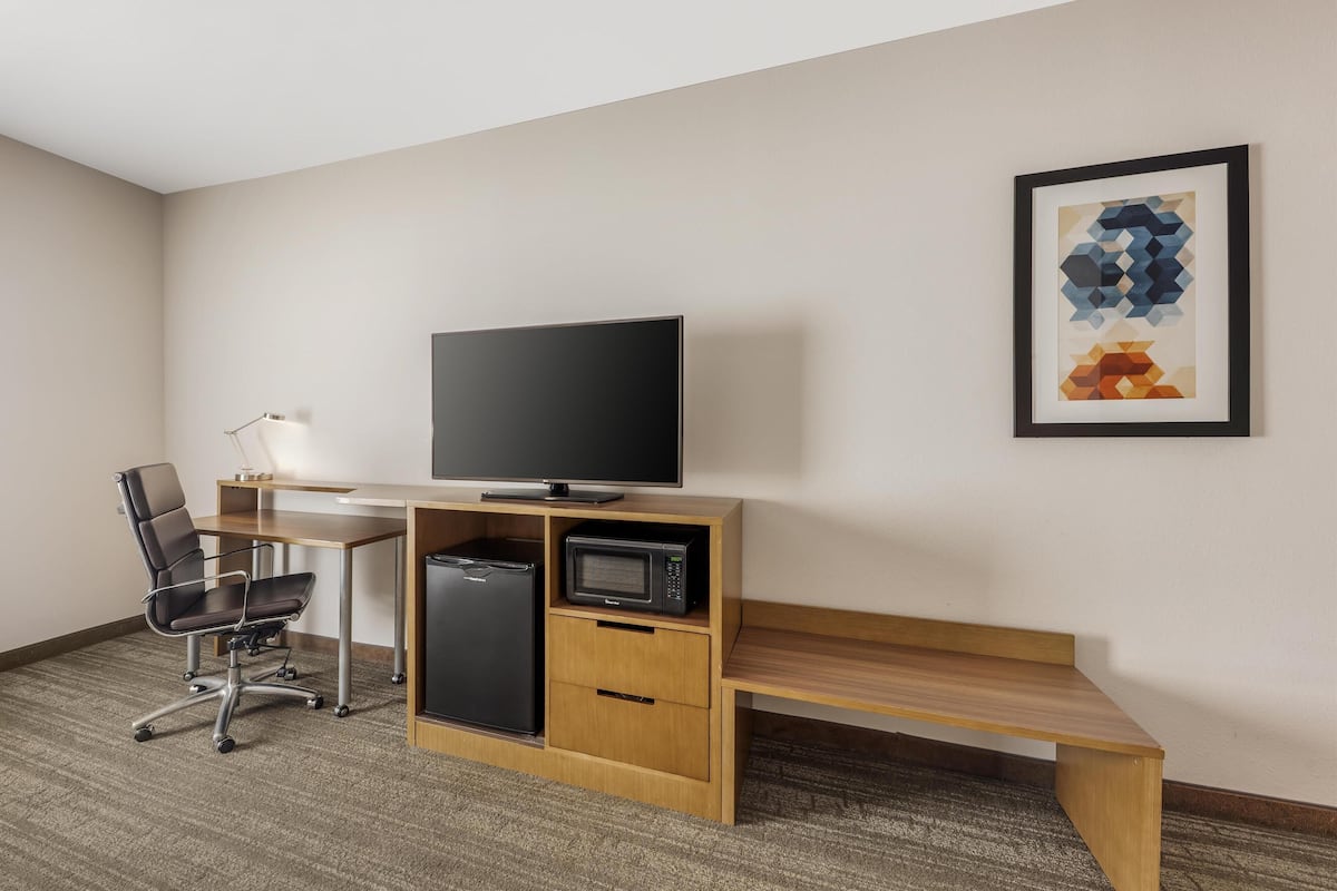 1 bedroom, desk, laptop workspace, blackout curtains