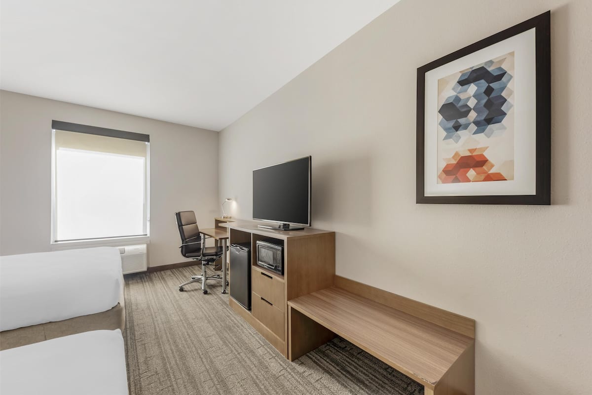 1 bedroom, desk, laptop workspace, blackout curtains
