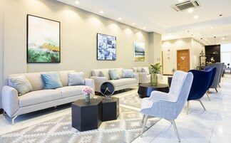 Siddeområde i lobbyen