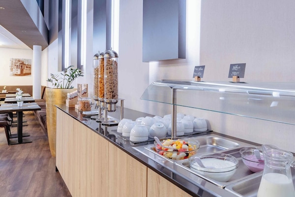 Daily buffet breakfast (EUR 17.50 per person)