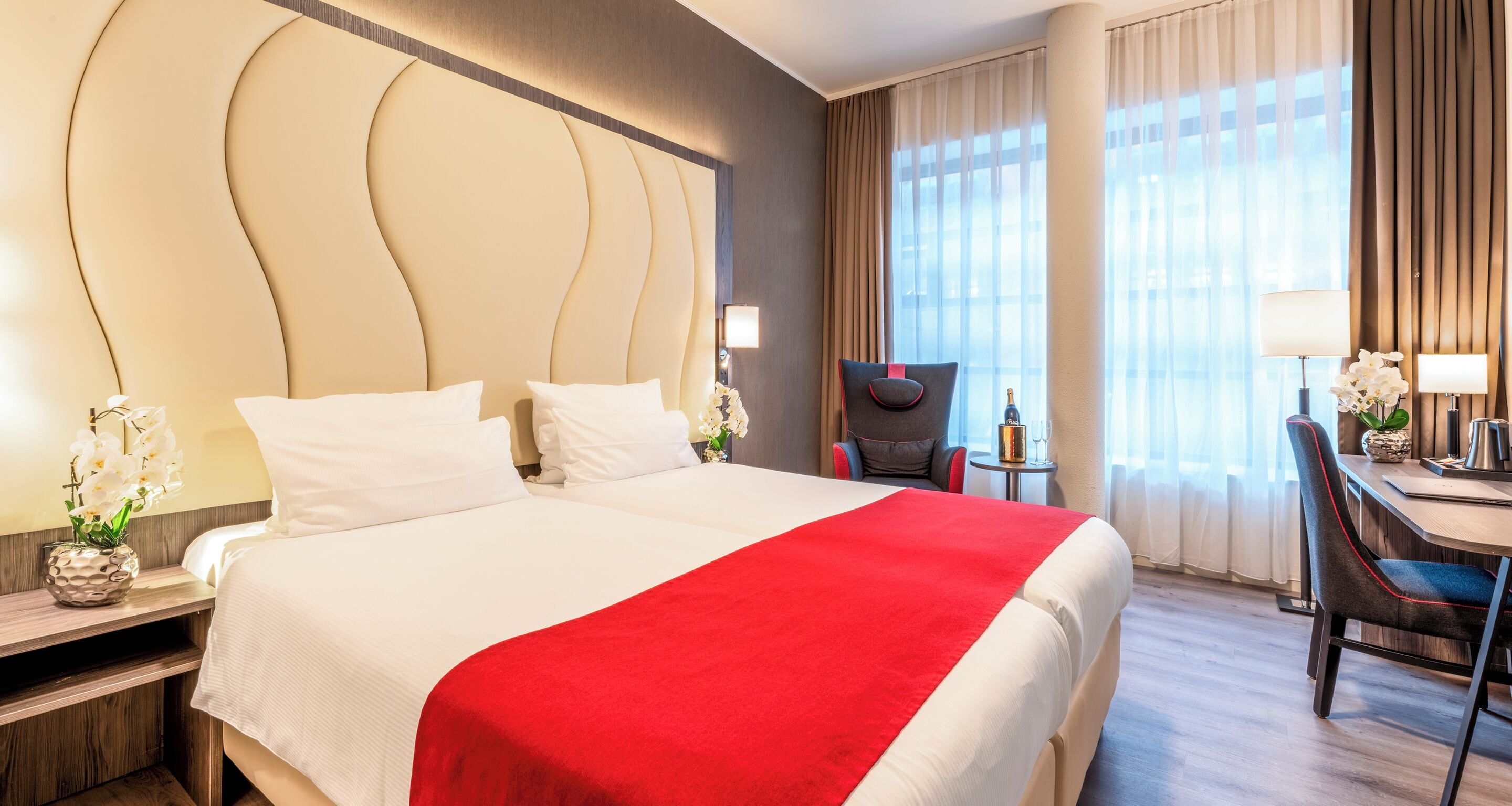 Minibar, in-room safe, desk, laptop workspace