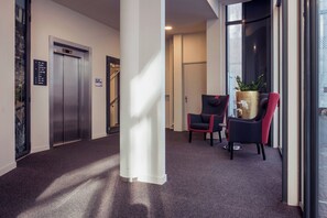 Lobby sitting area - PLAZA Premium Den Haag City Center (The Hague)