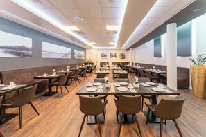 Desayuno buffet todos los días (con cargo) 