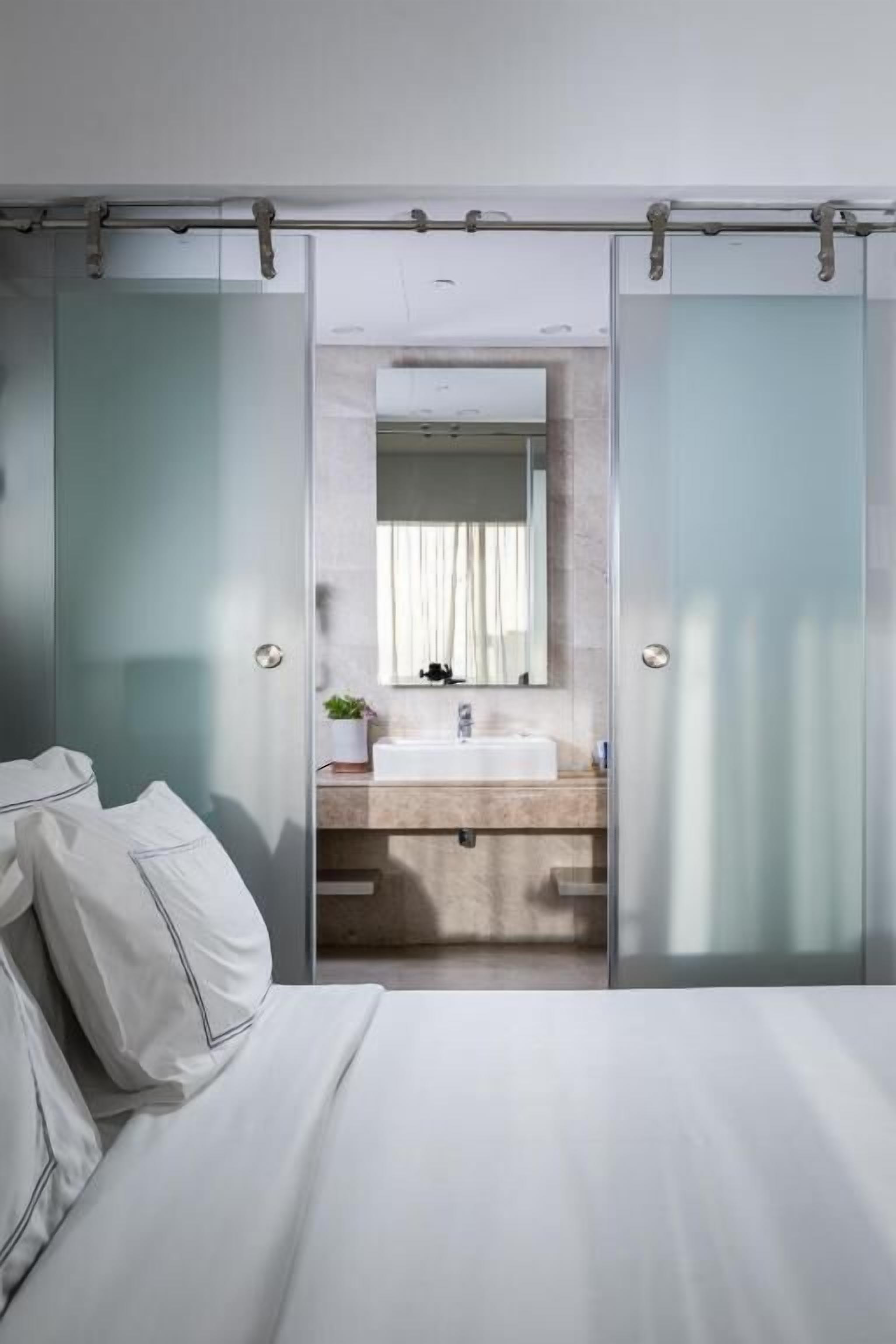 G-suite pool view | Badezimmer