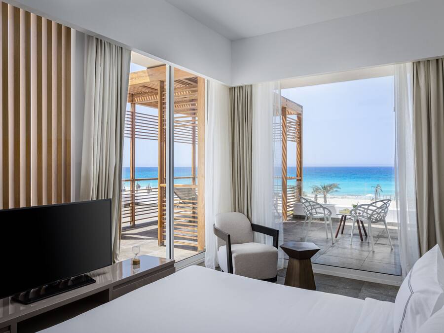 Sengetøy av topp kvalitet, safe på rommet, blendingsgardiner og sengetøy