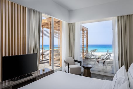 Premium bedding, in-room safe, blackout drapes, bed sheets