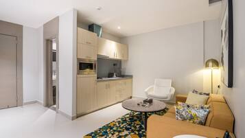 Deluxe Suite, 1 King Bed | 1 bedroom, in-room safe, blackout drapes, soundproofing